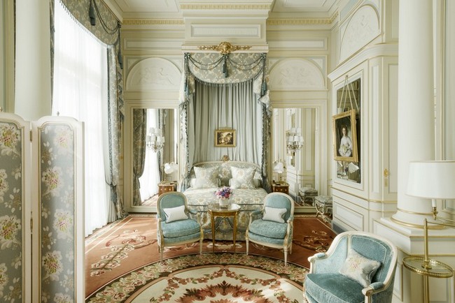 Be Mesmerized by the Most Glamorous Hotel Suites in Paris 6