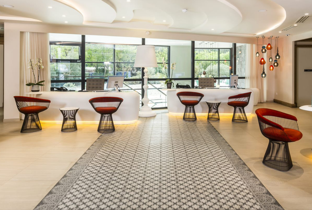 Xavier Cartron: Impressive Design Projects with Luxurious Rugs